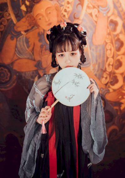 茉莉·梦妮与神奇的催眠书