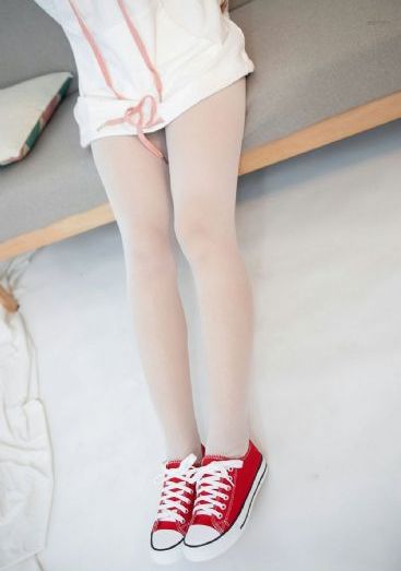 抽象画中的越南少女