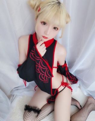 50英尺高的女人